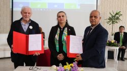 إتفاقية شراكة بين جمعية لم الشمل ة ووزارة البيئة                              Signature d’un accord de partenariat entre Lam Echaml et le Ministère de l’Environnment